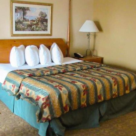 Magnuson Grand Pioneer Inn And Suites Escanaba Ngoại thất bức ảnh