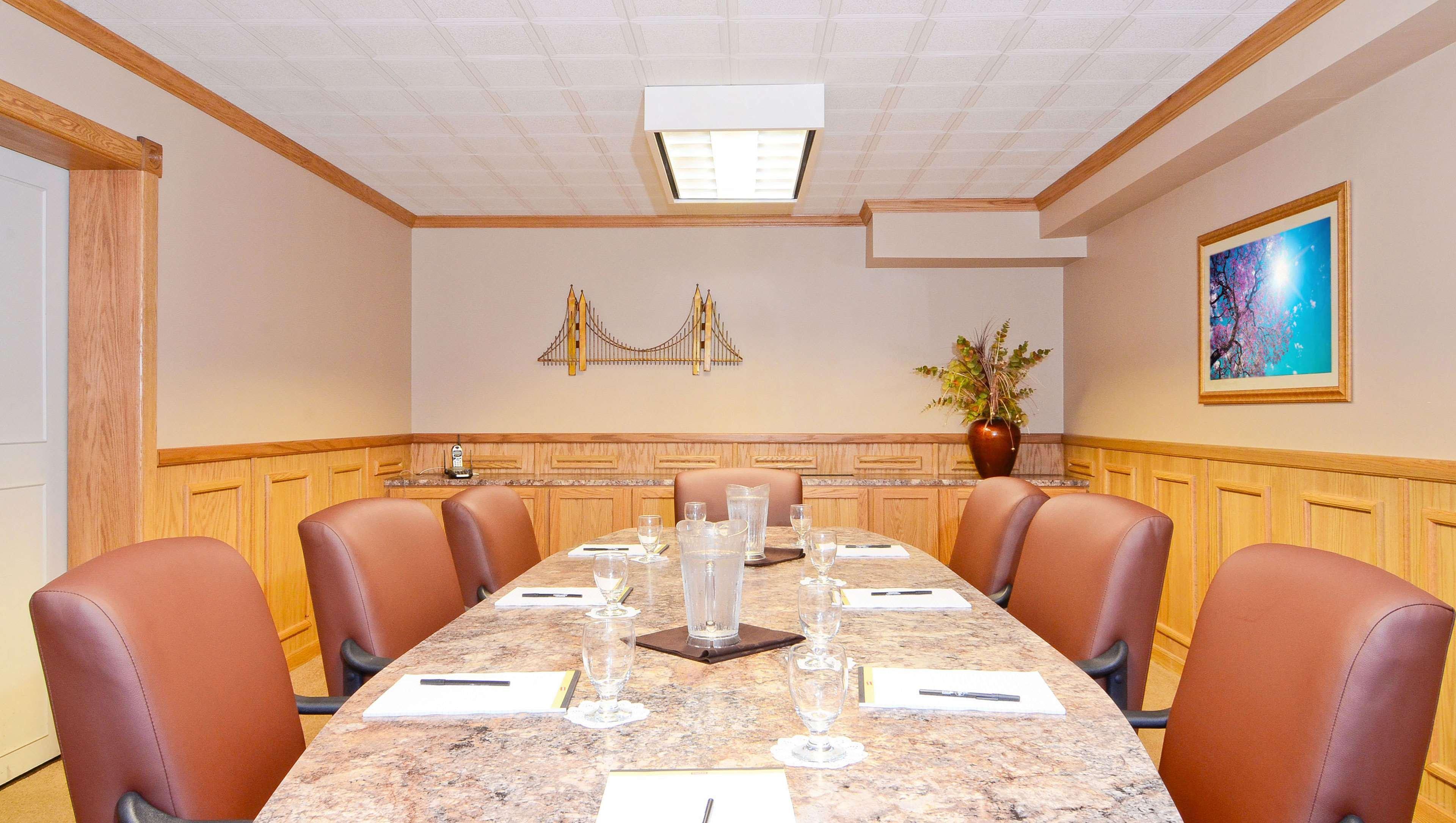 Magnuson Grand Pioneer Inn And Suites Escanaba Kinh doanh bức ảnh