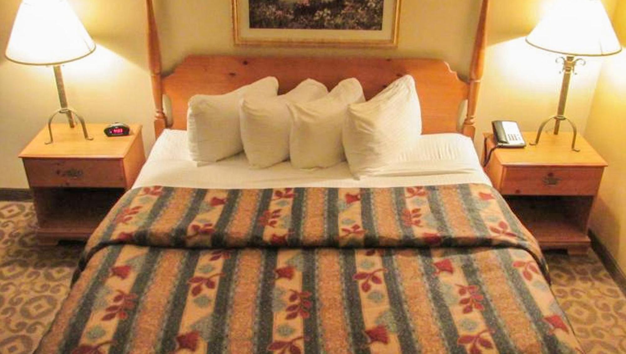 Magnuson Grand Pioneer Inn And Suites Escanaba Ngoại thất bức ảnh