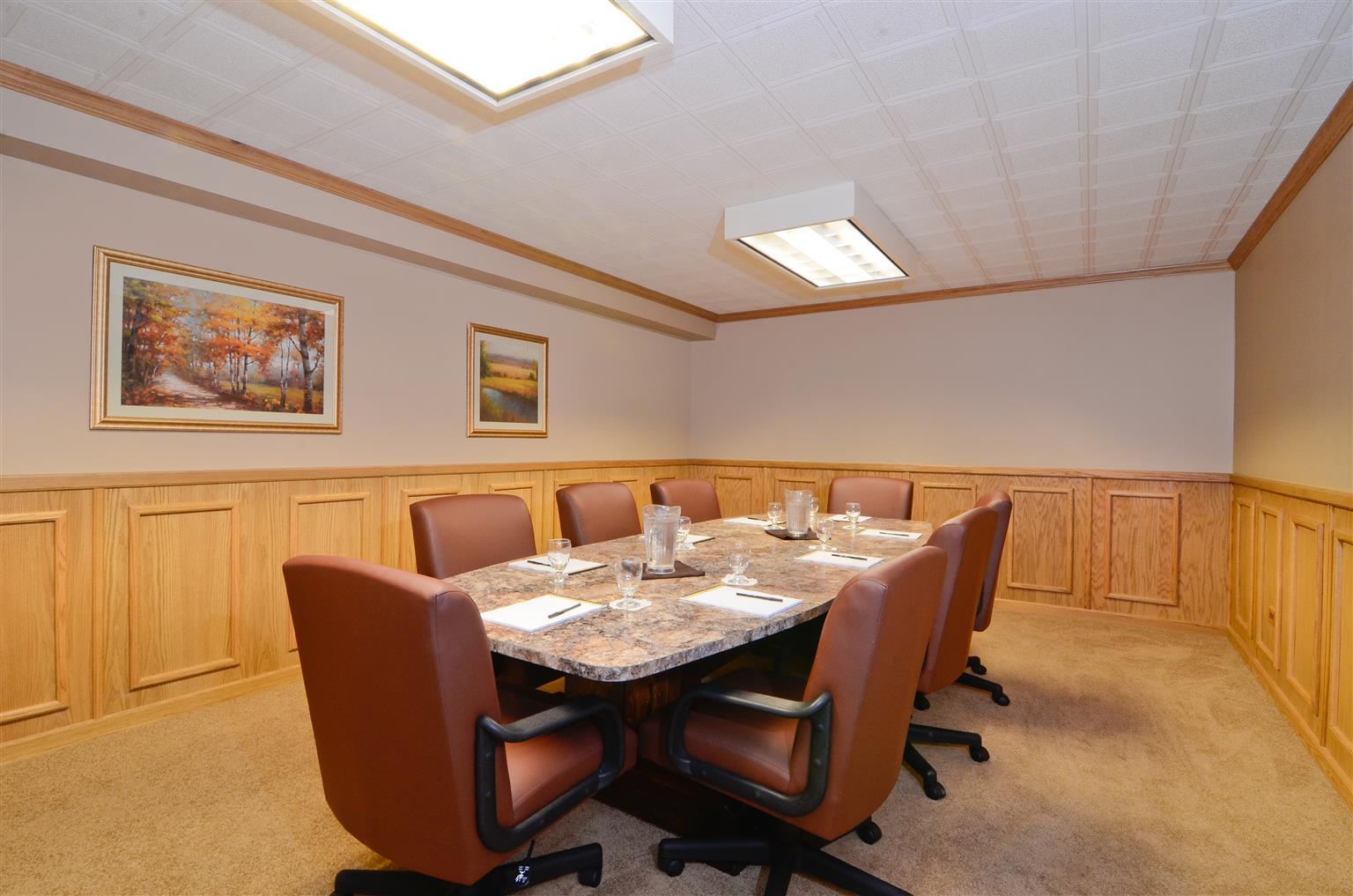 Magnuson Grand Pioneer Inn And Suites Escanaba Kinh doanh bức ảnh