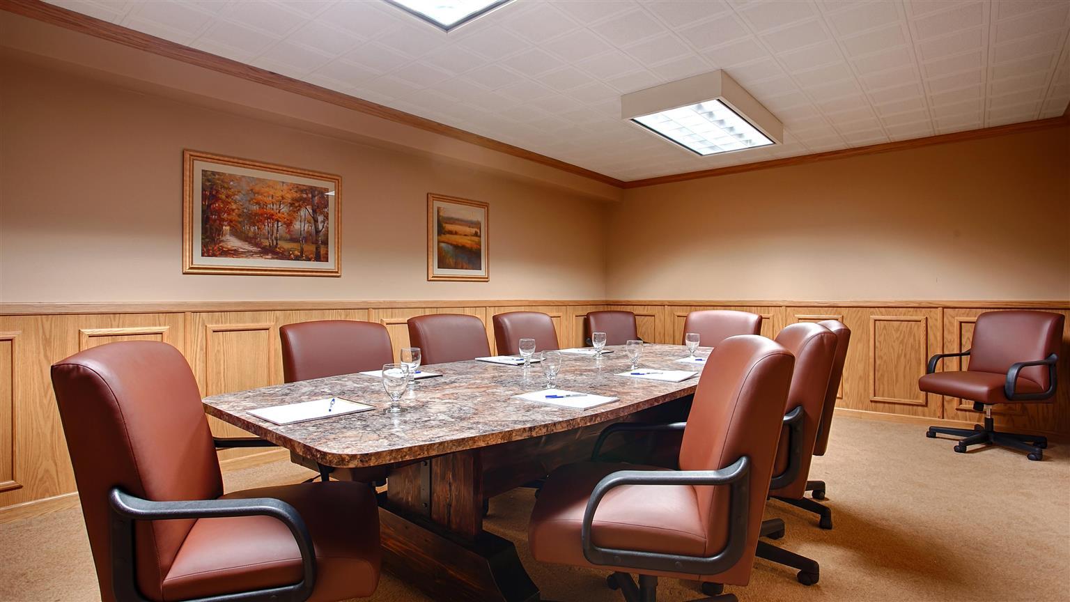 Magnuson Grand Pioneer Inn And Suites Escanaba Ngoại thất bức ảnh