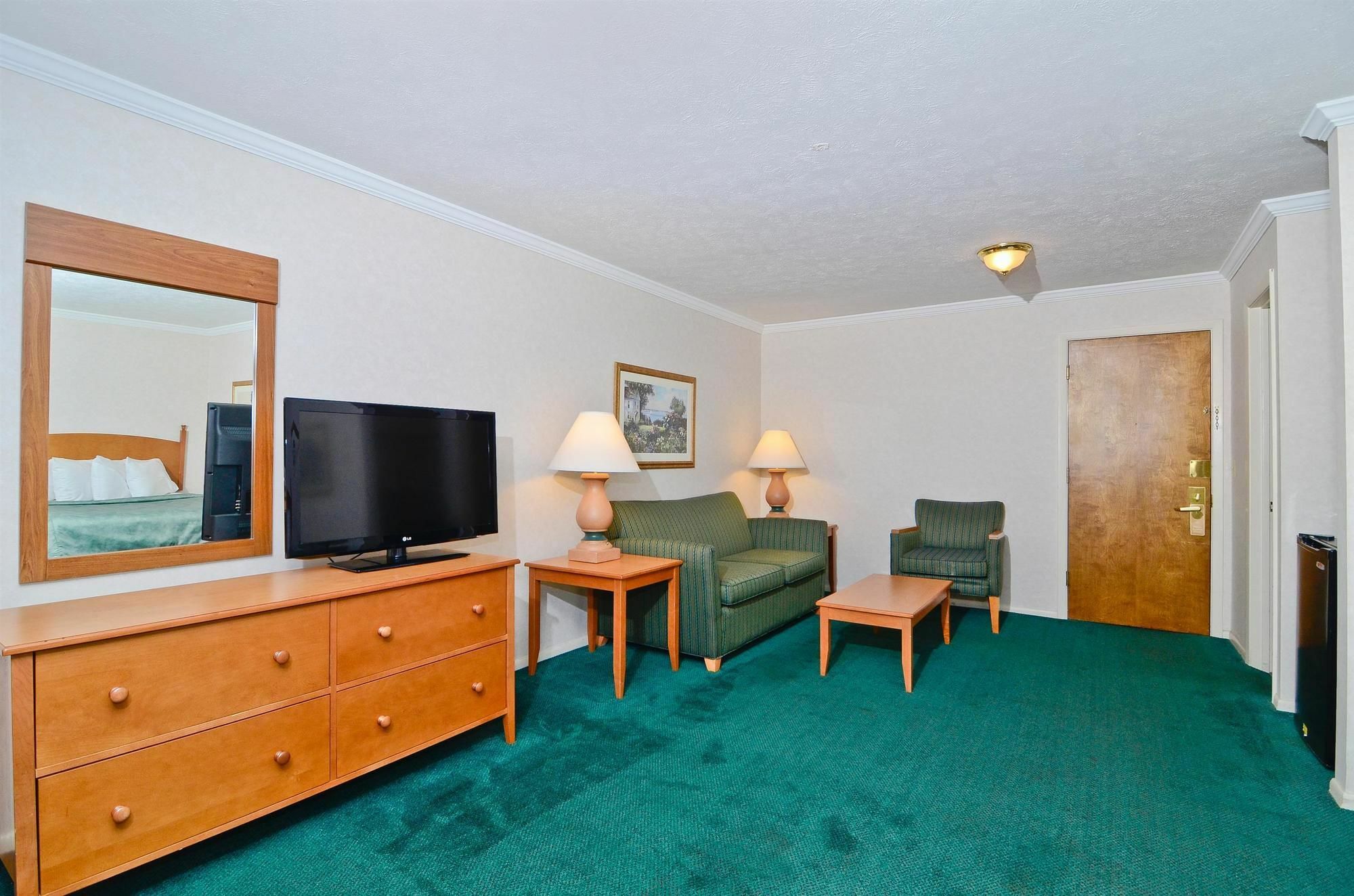 Magnuson Grand Pioneer Inn And Suites Escanaba Ngoại thất bức ảnh